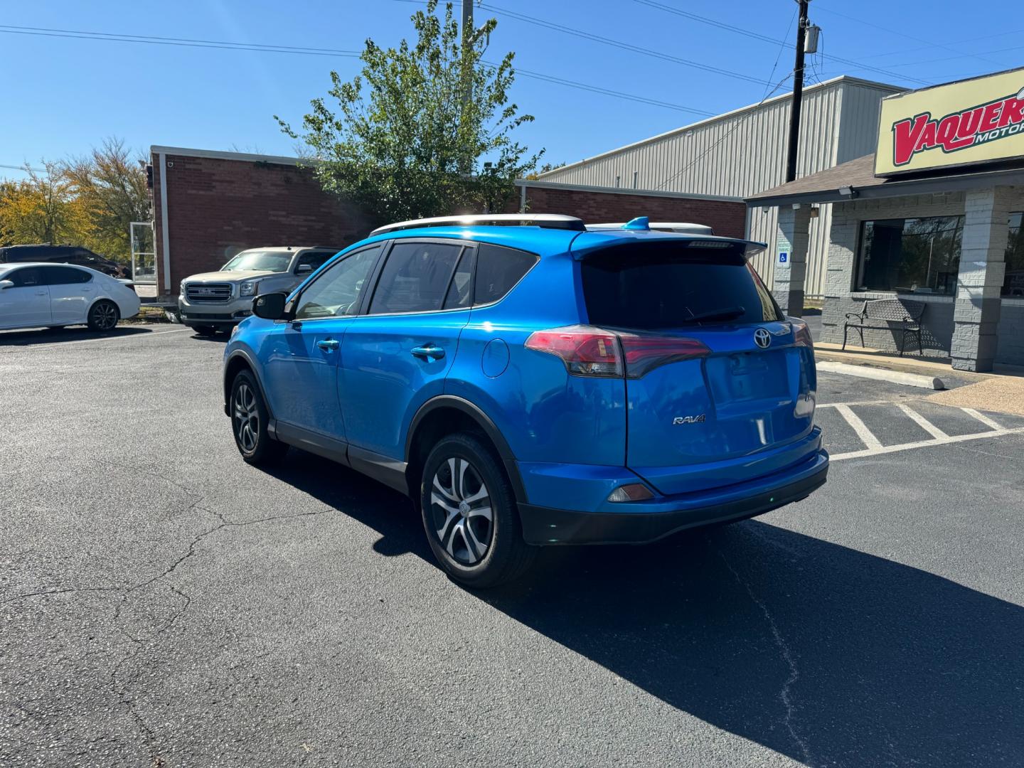 2018 Blue Toyota RAV4 LE FWD (JTMZFREV2JD) with an 2.5L L4 DOHC 16V engine, 6A transmission, located at 945 E. Jefferson Blvd, Dallas, TX, 75203, (214) 943-7777, 32.752514, -96.811630 - Photo#2